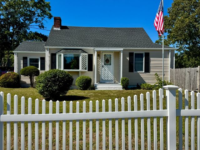 7 Queens Bay Lane, Buzzards Bay, MA 02532