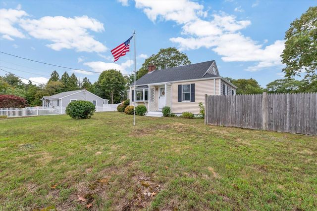 7 Queens Bay Lane, Buzzards Bay, MA 02532