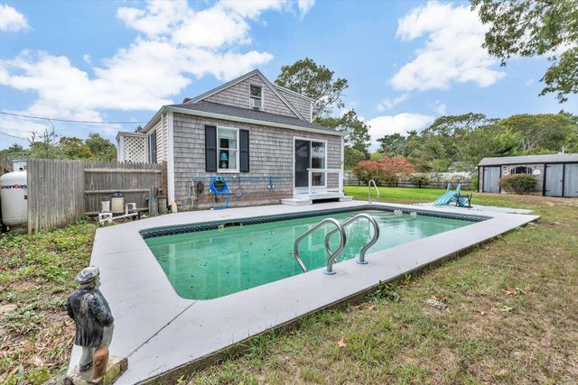 7 Queens Bay Lane, Buzzards Bay, MA 02532