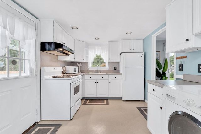 7 Queens Bay Lane, Buzzards Bay, MA 02532