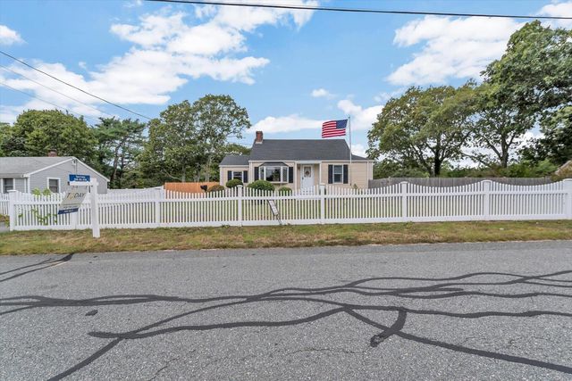7 Queens Bay Lane, Buzzards Bay, MA 02532