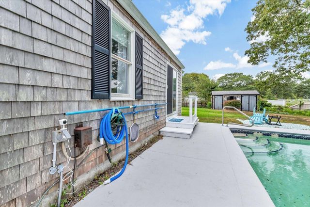 7 Queens Bay Lane, Buzzards Bay, MA 02532