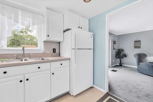 7 Queens Bay Lane, Buzzards Bay, MA 02532