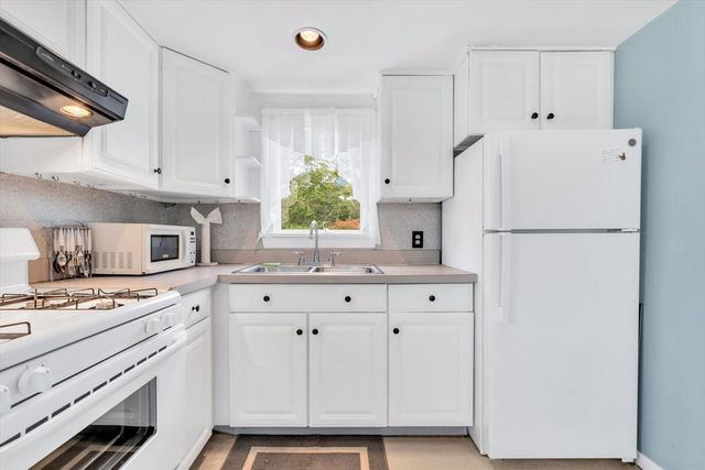 7 Queens Bay Lane, Buzzards Bay, MA 02532