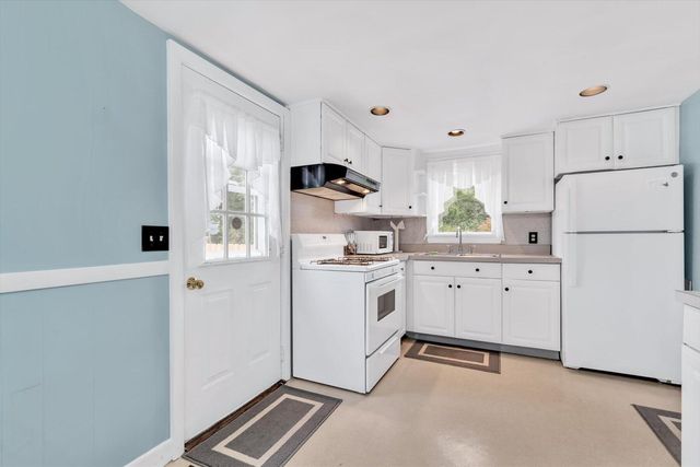 7 Queens Bay Lane, Buzzards Bay, MA 02532