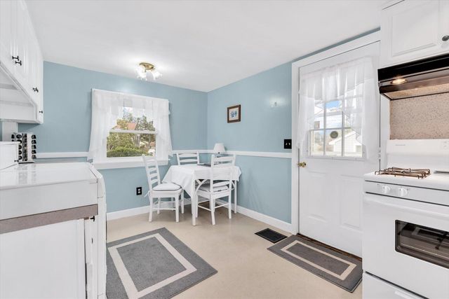 7 Queens Bay Lane, Buzzards Bay, MA 02532