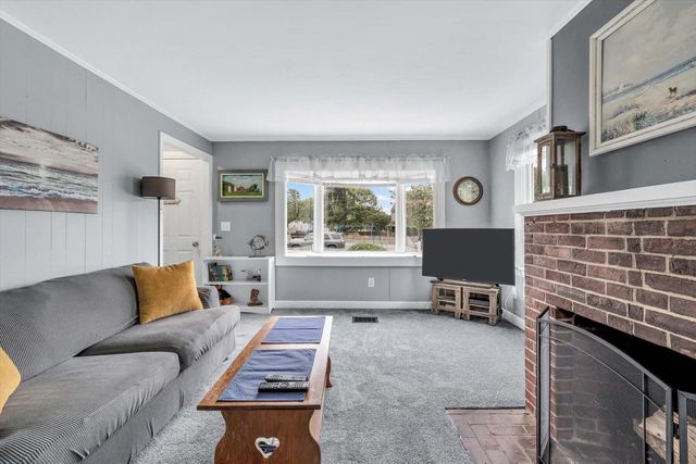7 Queens Bay Lane, Buzzards Bay, MA 02532