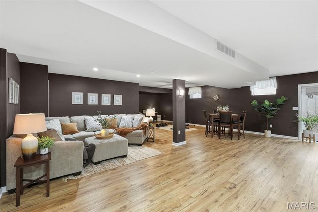 301 Meadow Chase Drive, Festus, MO 63028