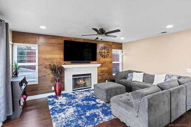 3718 Via Las Villas, Oceanside, CA 92056