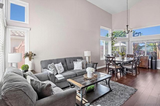 3718 Via Las Villas, Oceanside, CA 92056