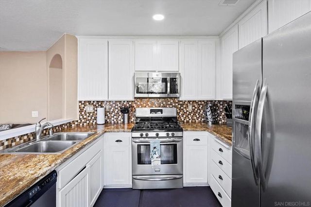 3718 Via Las Villas, Oceanside, CA 92056