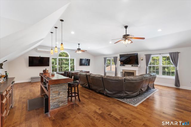 56 River Road, Killingly, CT 06241