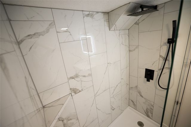 4720 NE 30th Street, Des Moines, IA 50317