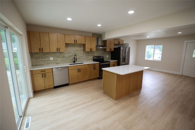 4720 NE 30th Street, Des Moines, IA 50317