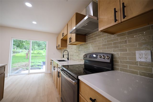 4720 NE 30th Street, Des Moines, IA 50317