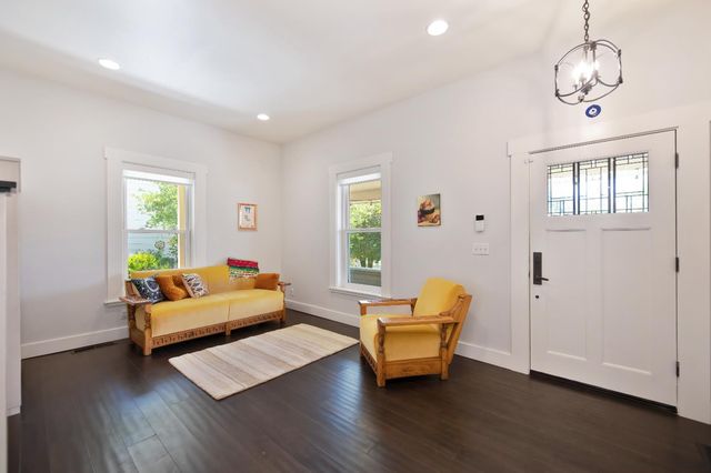 319 Pleasant St, Grass Valley, CA 95945