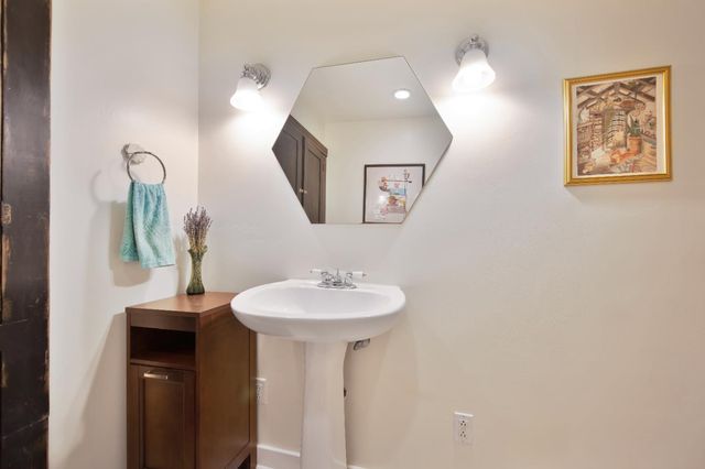 319 Pleasant St, Grass Valley, CA 95945