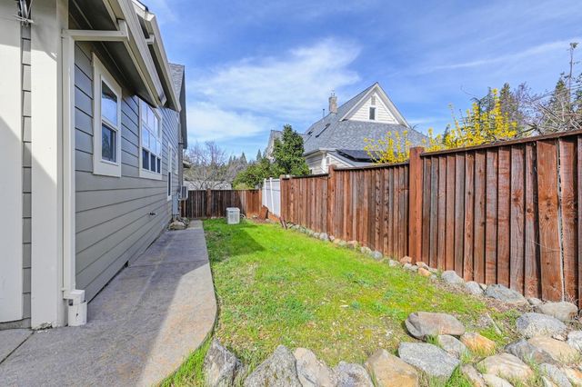 319 Pleasant St, Grass Valley, CA 95945