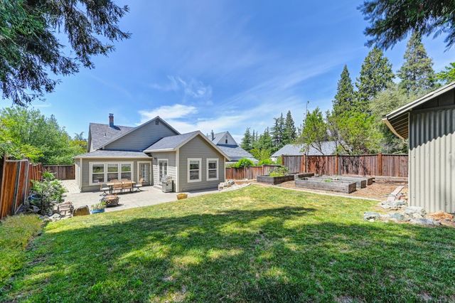 319 Pleasant St, Grass Valley, CA 95945