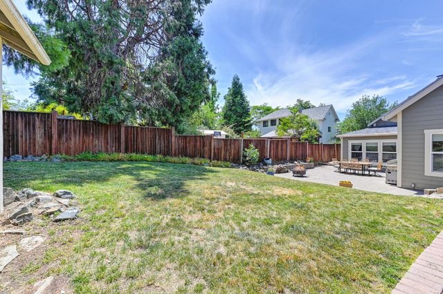 319 Pleasant St, Grass Valley, CA 95945