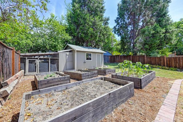 319 Pleasant St, Grass Valley, CA 95945