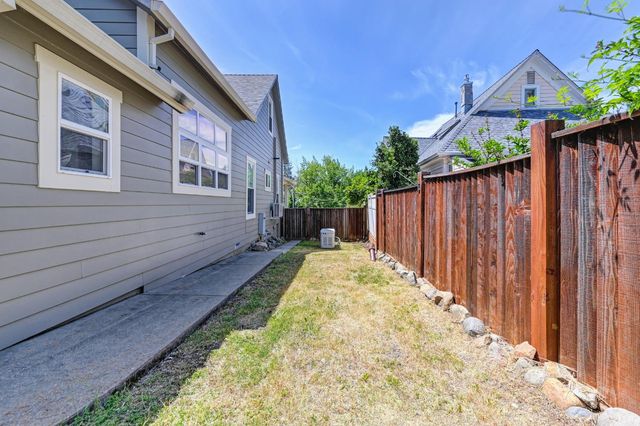 319 Pleasant St, Grass Valley, CA 95945