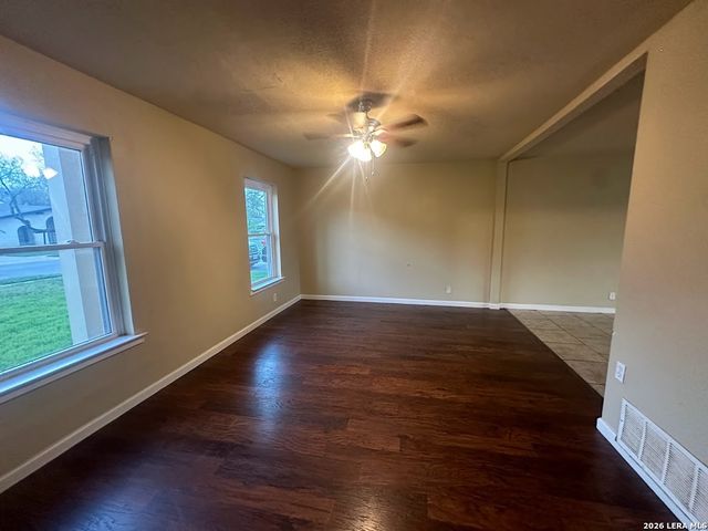 4402 LAKEWOOD DR, San Antonio, TX 78220