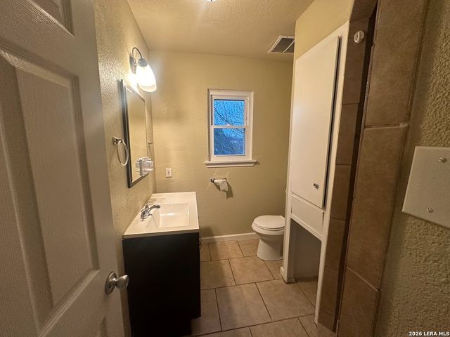 4402 LAKEWOOD DR, San Antonio, TX 78220