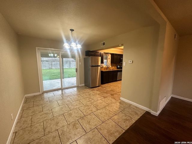 4402 LAKEWOOD DR, San Antonio, TX 78220