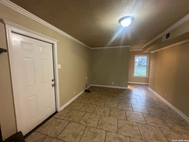 4402 LAKEWOOD DR, San Antonio, TX 78220