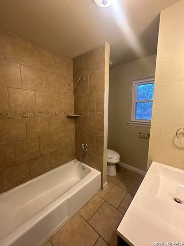 4402 LAKEWOOD DR, San Antonio, TX 78220