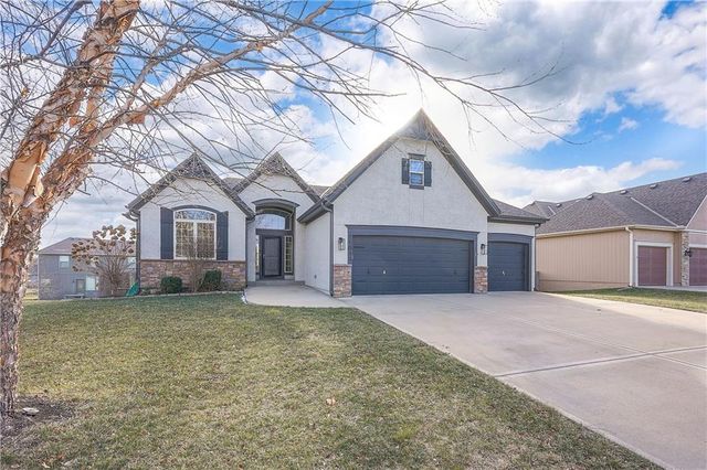 21033 Cooper Street, Spring Hill, KS 66083