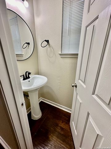 129 Red Hawk Rdg, San Antonio, TX 78258