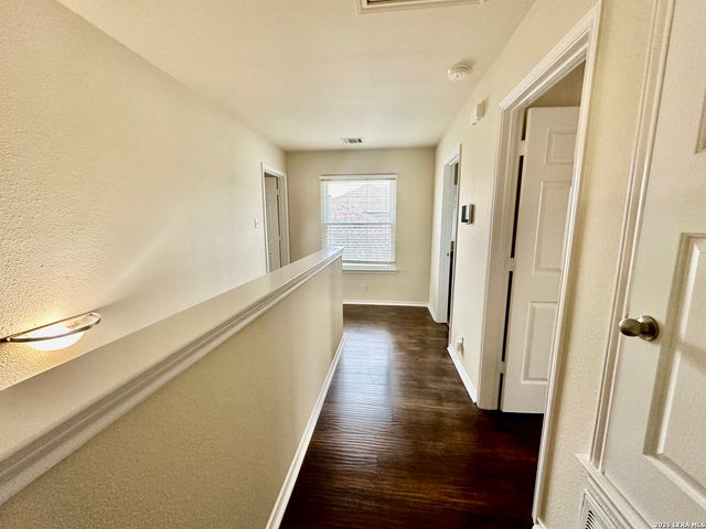 129 Red Hawk Rdg, San Antonio, TX 78258