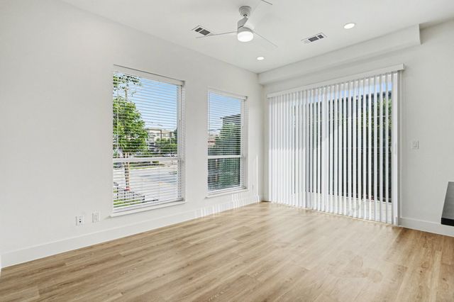 2217 N Fitzhugh Avenue 203, Dallas, TX 75204