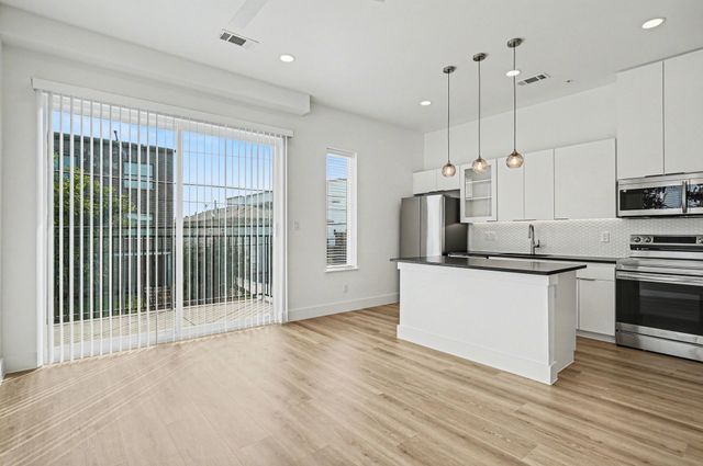 2217 N Fitzhugh Avenue 203, Dallas, TX 75204