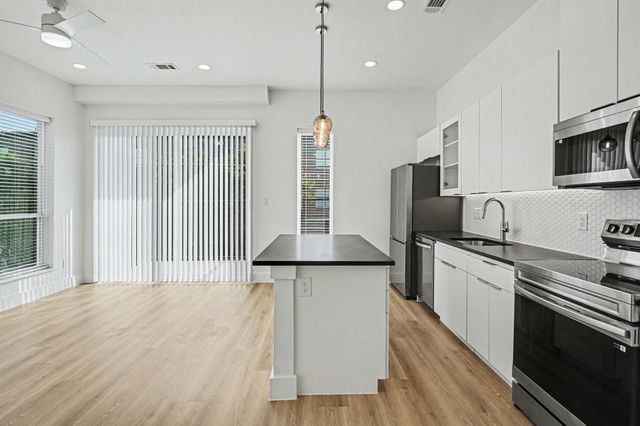 2217 N Fitzhugh Avenue 203, Dallas, TX 75204