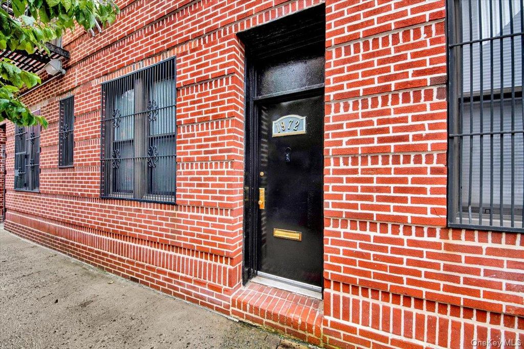 1972 Lafontaine Ave 1972, Bronx, NY 10457 — photo 2