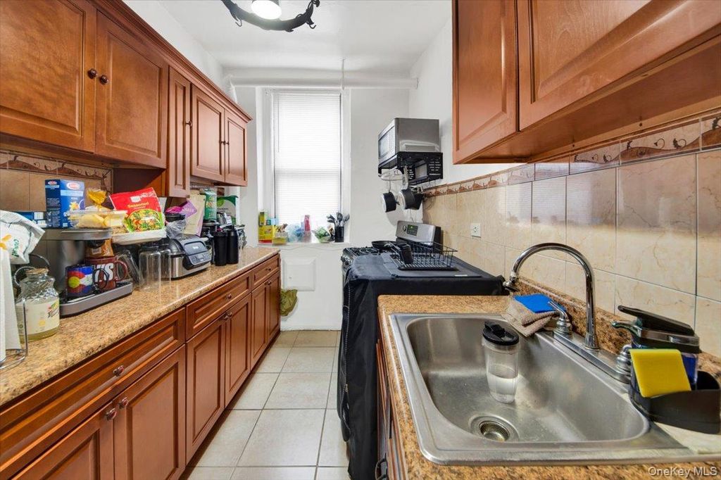 1972 Lafontaine Ave 1972, Bronx, NY 10457 — photo 5
