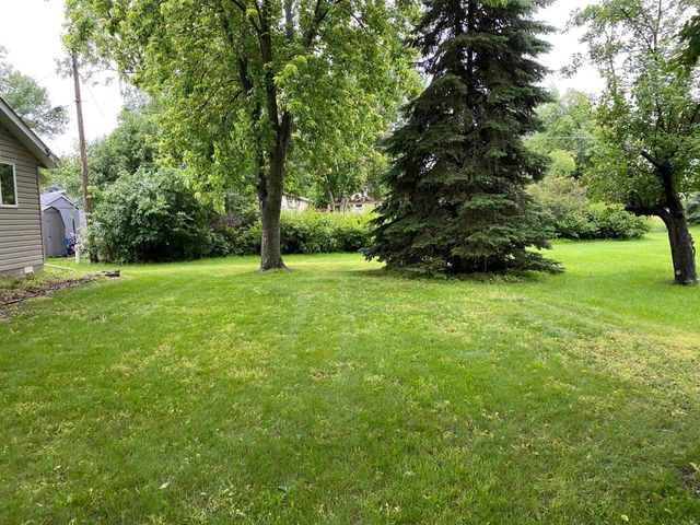 220 S 2nd Street, Bird Island, MN 55310