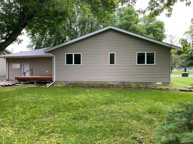 220 S 2nd Street, Bird Island, MN 55310