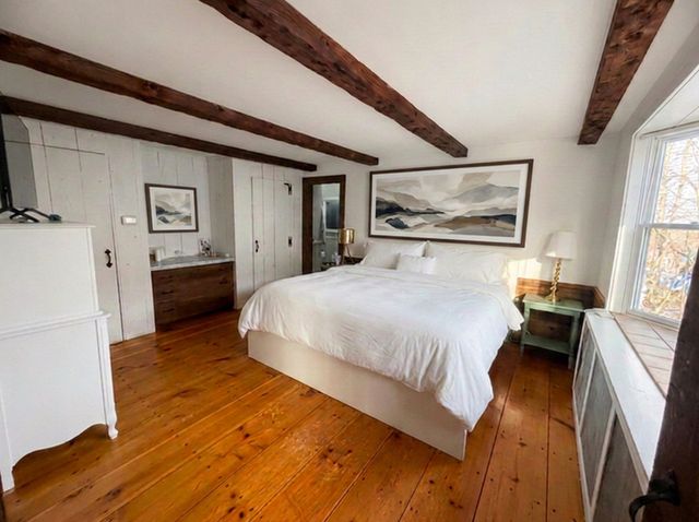 215A Sohier St, Cohasset, MA 02025