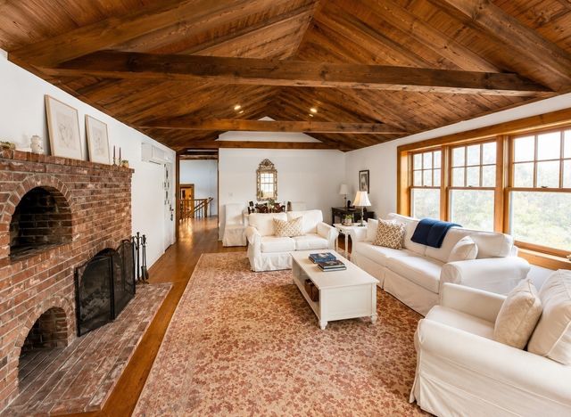 215A Sohier St, Cohasset, MA 02025