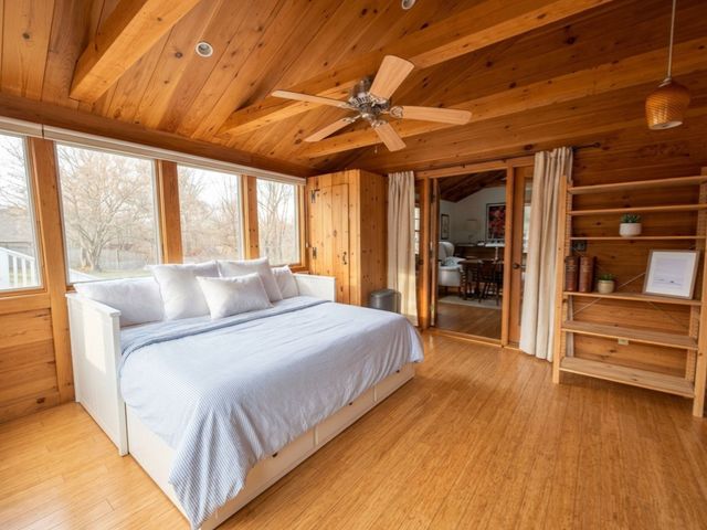 215A Sohier St, Cohasset, MA 02025