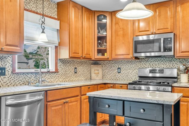 23 Dolphin Way, Waretown, NJ 08758