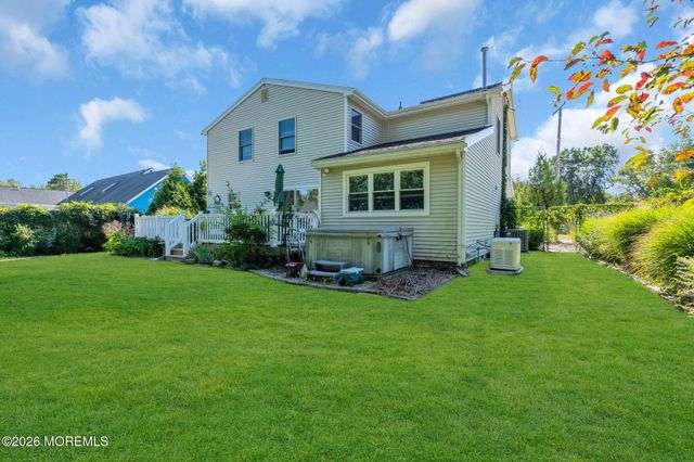 23 Dolphin Way, Waretown, NJ 08758