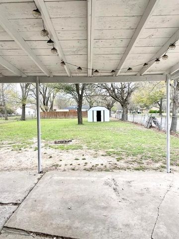 1505 Lynn Street, Bonham, TX 75418