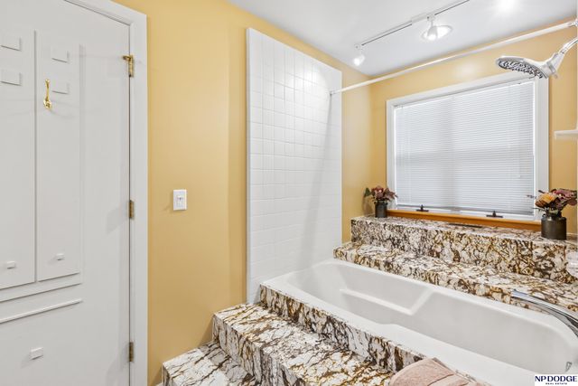 3621 Leavenworth Court, Omaha, NE 68105