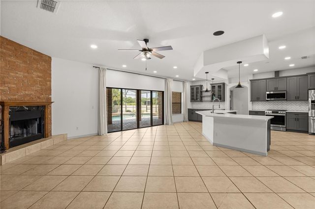 660 MOSS POINT COVE COURT, Debary, FL 32713