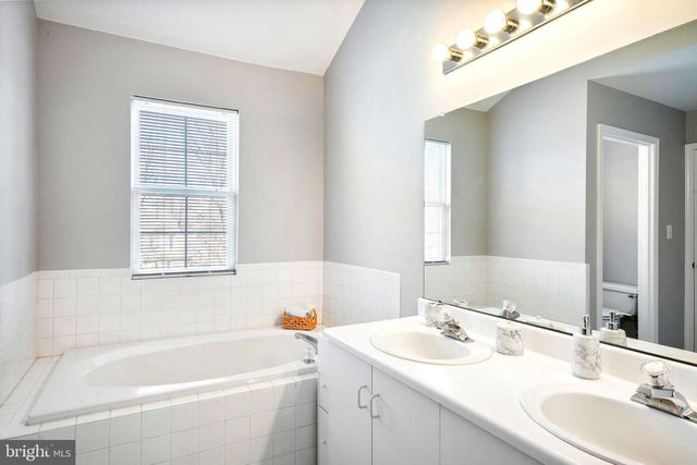 23 VOORHEES CT, Pennington, NJ 08534